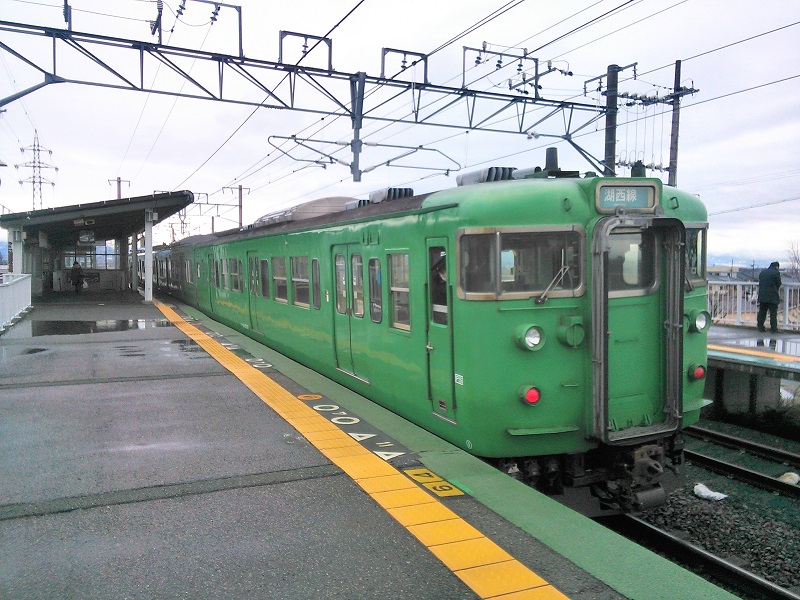 緑色の電車